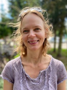 A sunny and attractive portrait of Gestalt counsellor Jolanta Morris.